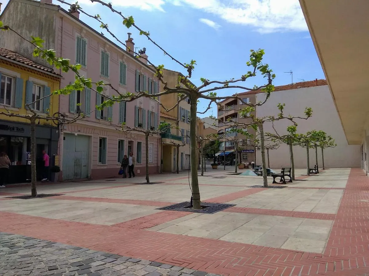 Hyper Centre Sanary 3 Chambres Parking Balcon Clim Wifi Apartment